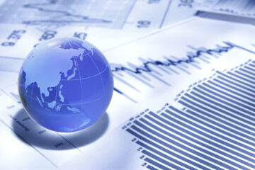 Investment with New Sentiment Analysis in Japanese Stock Market: Expert knowledge can still outperform ChatGPT